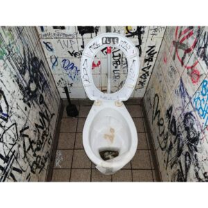 Ander Szinetar. DE LA SERIE: TOILETTEN, BERLIN (2015-2019)