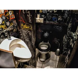 Ander Szinetar. DE LA SERIE: TOILETTEN, BERLIN (2015-2019)