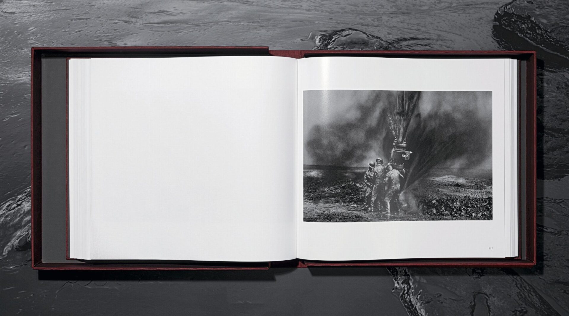 Sebastião Salgado. Kuwait. A Desert on Fire - Imagen 11